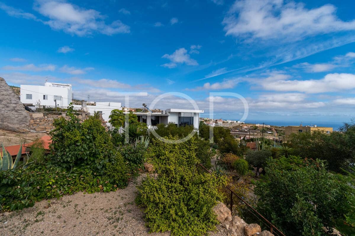 6 bedroom Villa for sale in Granadilla de Abona with garage - € 795,000 (Ref: 9481625)
