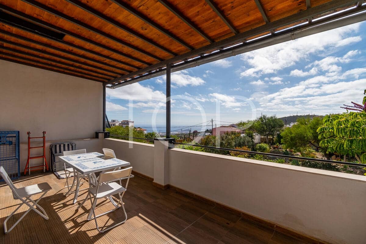 6 bedroom Villa for sale in Granadilla de Abona with garage - € 795,000 (Ref: 9481625)