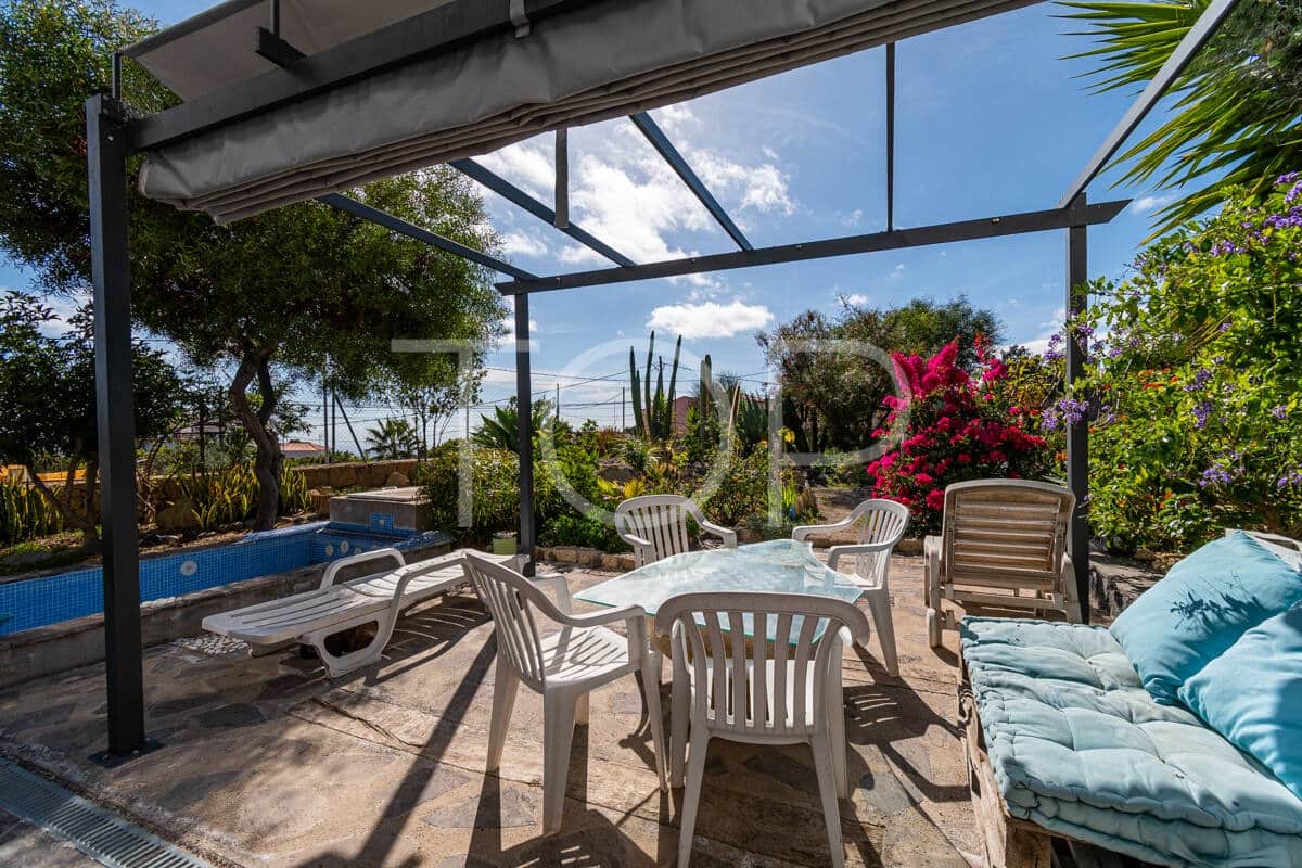 6 bedroom Villa for sale in Granadilla de Abona with garage - € 795,000 (Ref: 9481625)