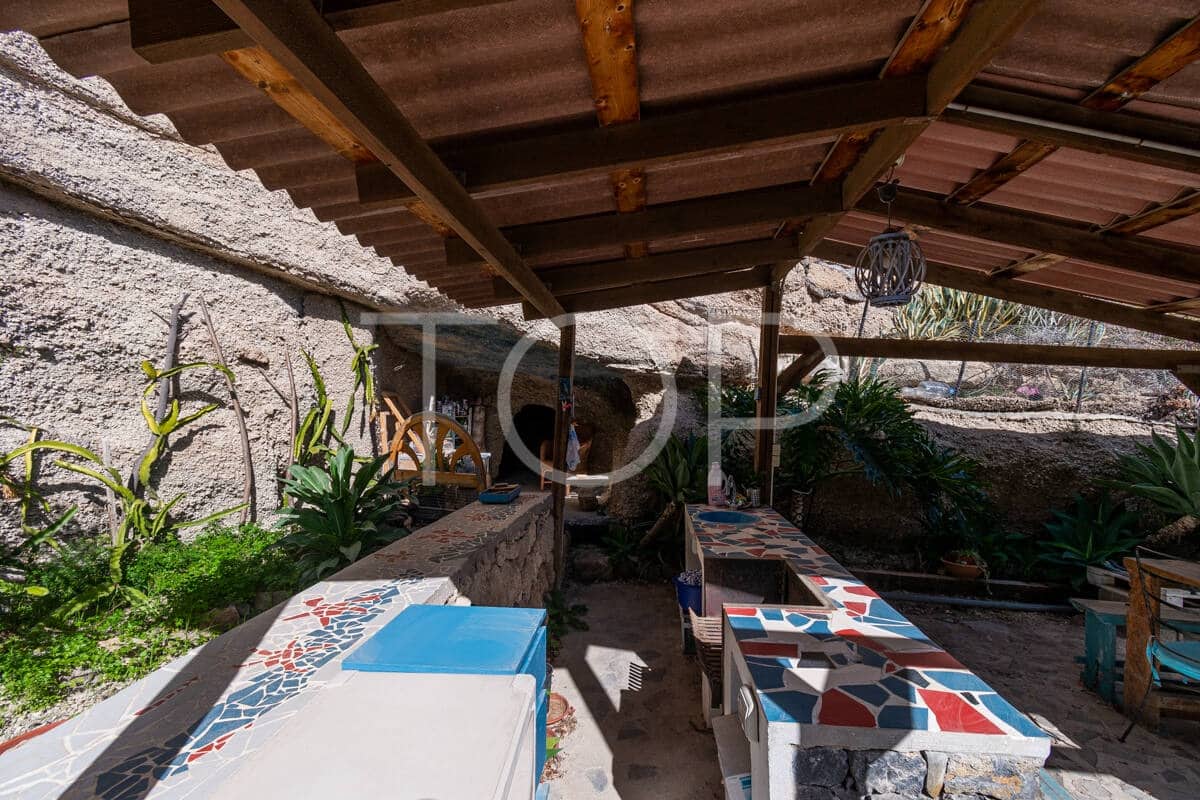 6 bedroom Villa for sale in Granadilla de Abona with garage - € 795,000 (Ref: 9481625)