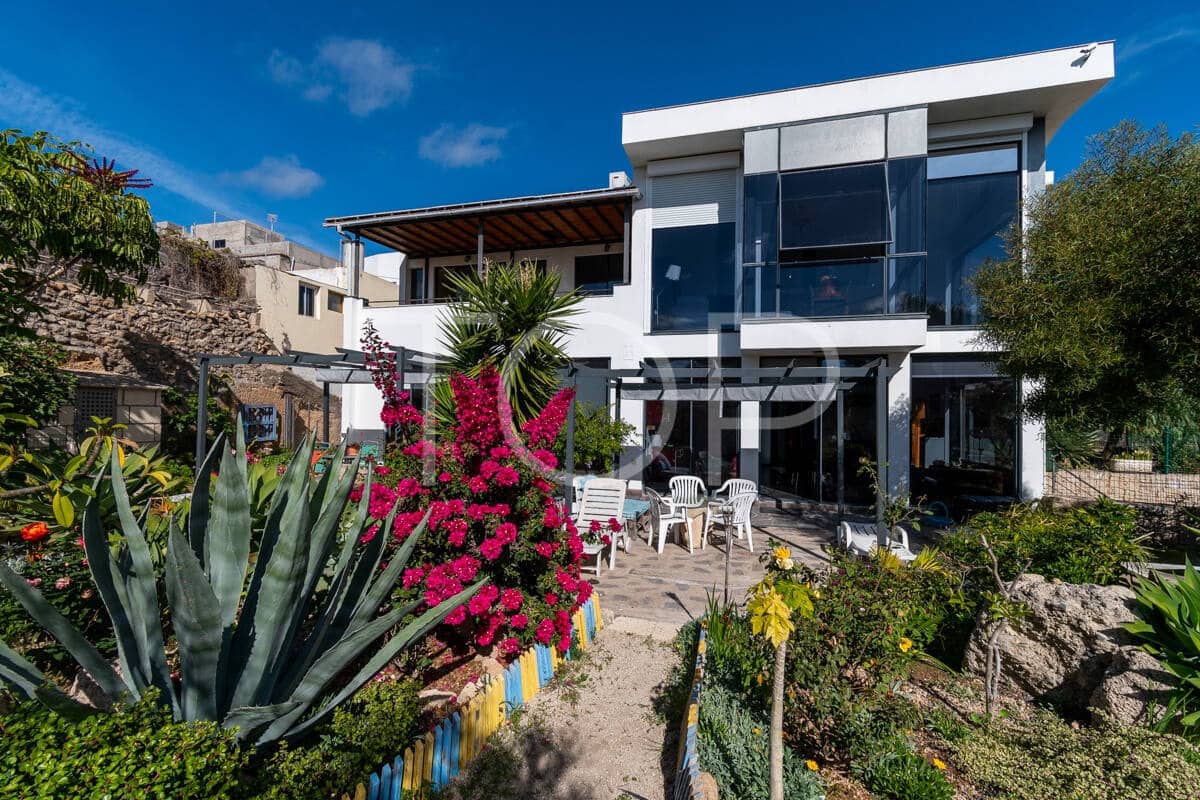 6 bedroom Villa for sale in Granadilla de Abona with garage - € 795,000 (Ref: 9481625)