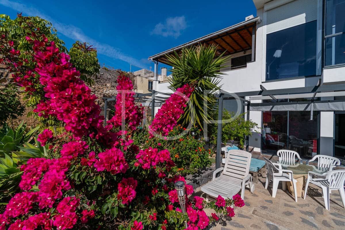 6 bedroom Villa for sale in Granadilla de Abona with garage - € 795,000 (Ref: 9481625)