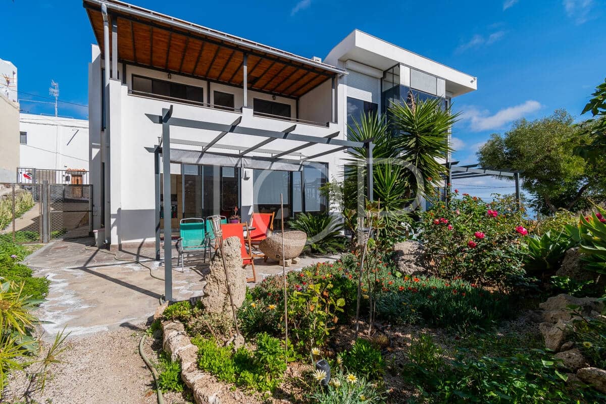 6 bedroom Villa for sale in Granadilla de Abona with garage - € 795,000 (Ref: 9481625)