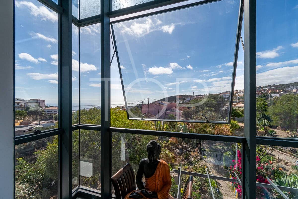 6 bedroom Villa for sale in Granadilla de Abona with garage - € 795,000 (Ref: 9481625)