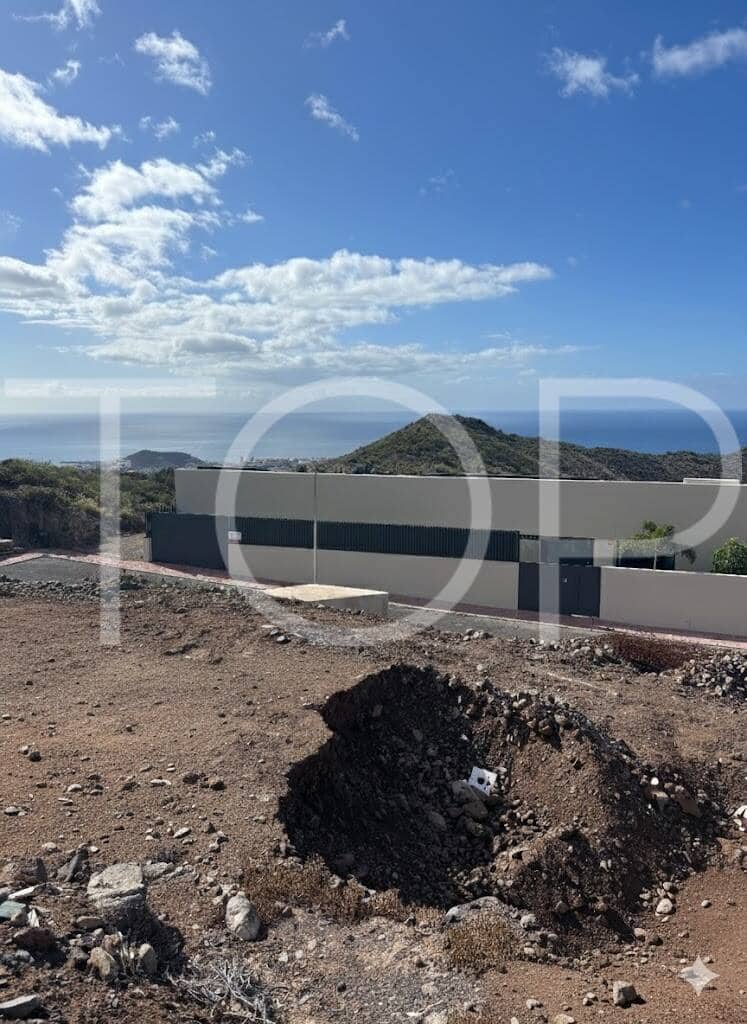 Undeveloped Land for sale in Costa Adeje - € 690,000 (Ref: 9494108)
