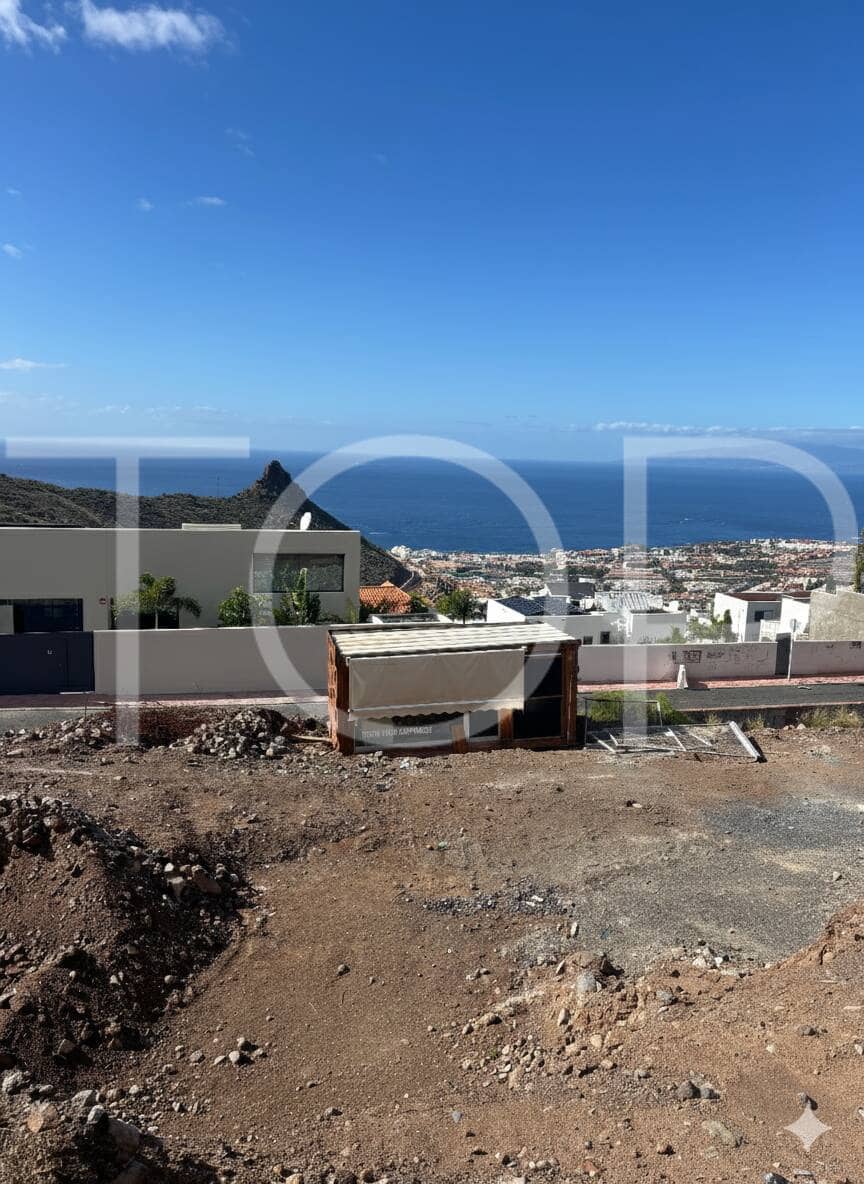 Undeveloped Land for sale in Costa Adeje - € 690,000 (Ref: 9494108)