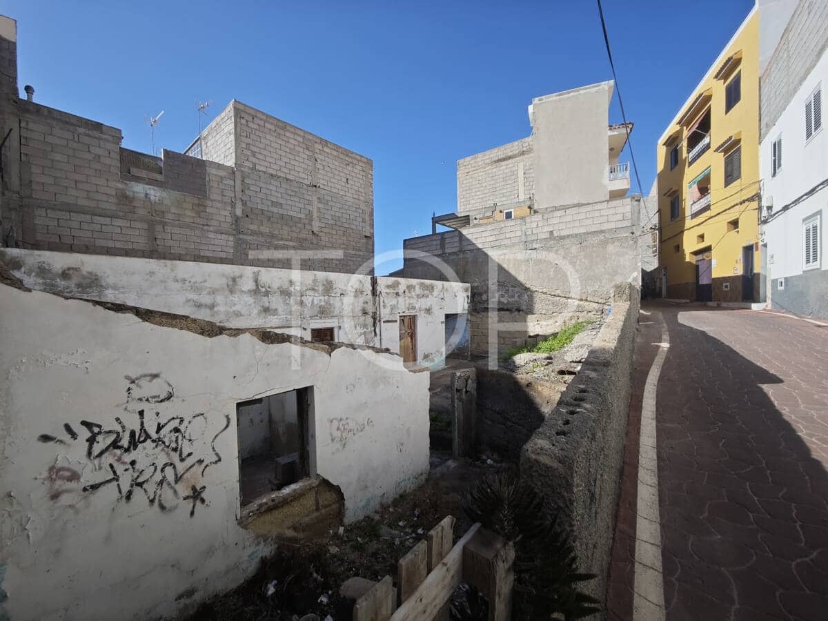 Rakentamaton maa myytävänä paikassa Puerto Santiago - 360 500 € (Ref: 9496631)