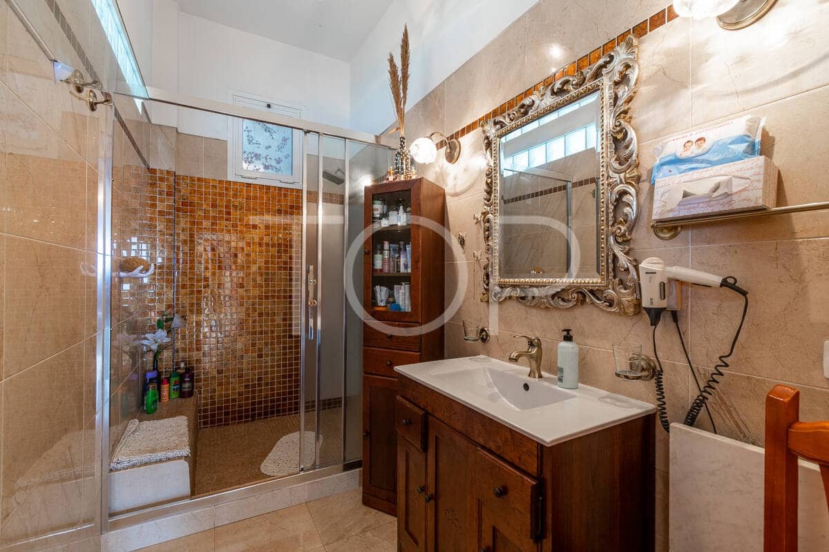 6 bedroom Townhouse for sale in Icod de los Vinos with garage - € 1,300,000 (Ref: 9503491)