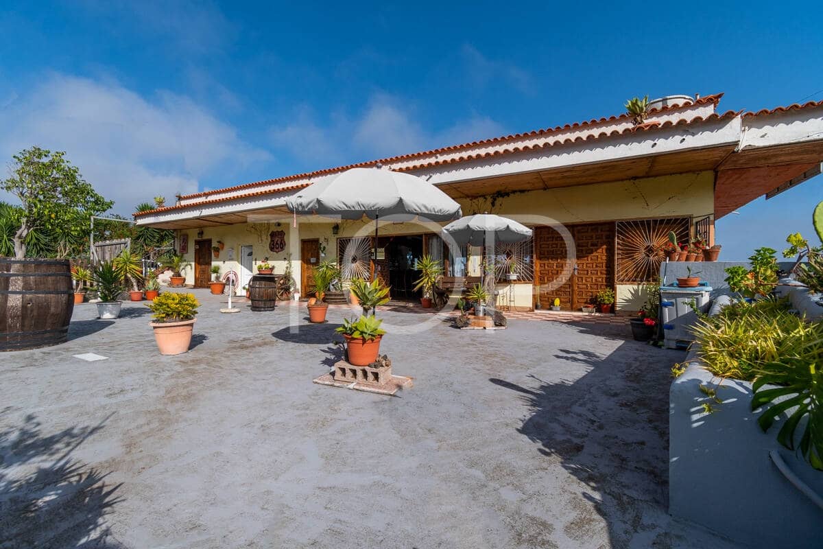 6 bedroom Townhouse for sale in Icod de los Vinos with garage - € 1,300,000 (Ref: 9503491)