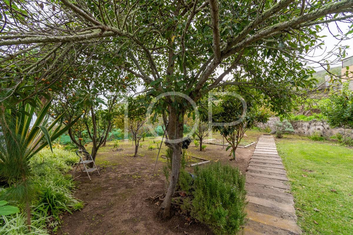 6 bedroom Townhouse for sale in Icod de los Vinos with garage - € 1,300,000 (Ref: 9503491)