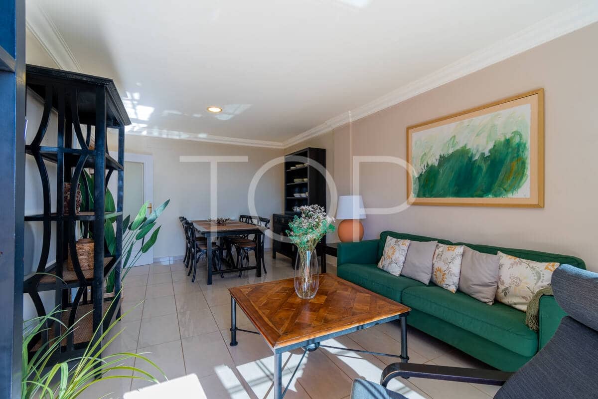 2 soveværelse Lejlighed til salg i Playa del Duque med swimmingpool garage - € 840.000 (Ref: 9511471)