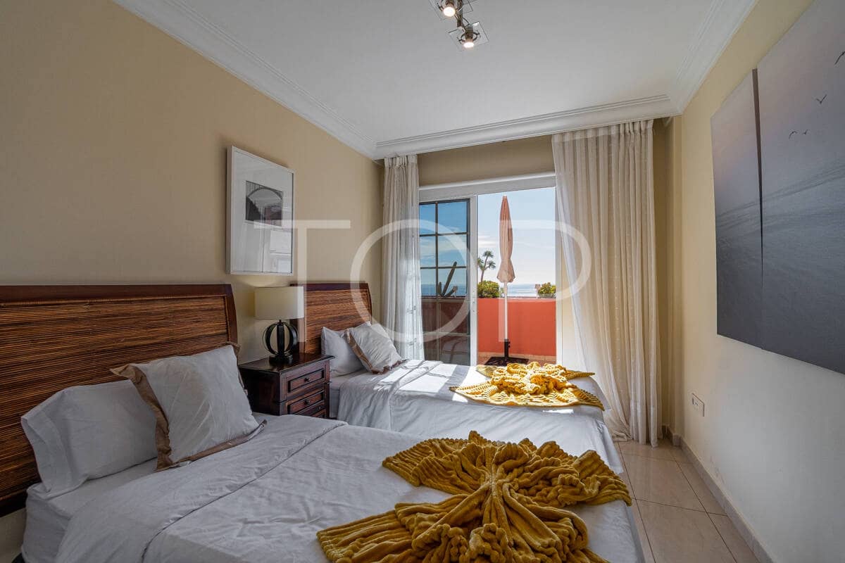 2 soveværelse Lejlighed til salg i Playa del Duque med swimmingpool garage - € 840.000 (Ref: 9511471)