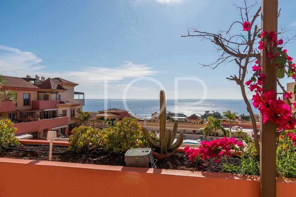 2 soveværelse Lejlighed til salg i Playa del Duque med swimmingpool garage - € 840.000 (Ref: 9511471)