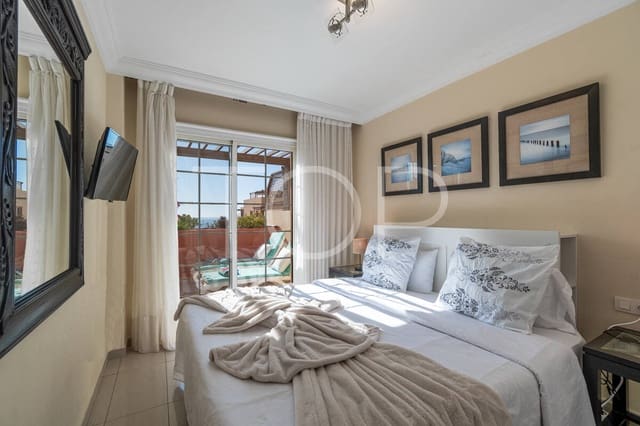 2 soveværelse Lejlighed til salg i Playa del Duque, Adeje med swimmingpool garage - € 840.000 (Ref: 9511471)