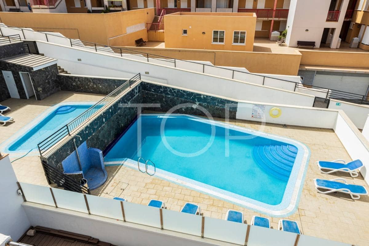 2 soveværelse Lejlighed til salg i El Madronal med swimmingpool garage - € 329.000 (Ref: 9517988)