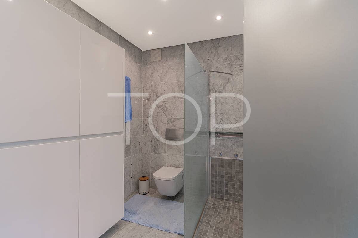 3 sypialnia Dom na sprzedaż w Chayofa z basenem garażem - 1 150 000 € (Ref: 9523647)