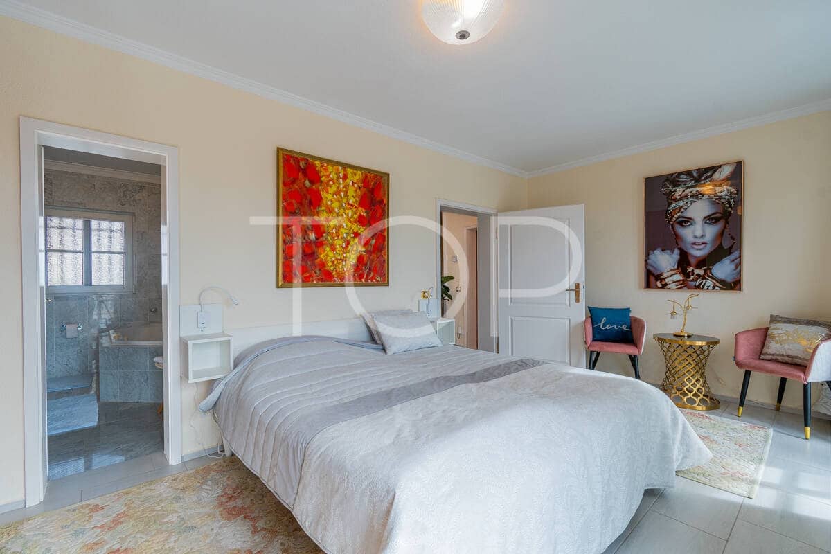 3 sypialnia Dom na sprzedaż w Chayofa z basenem garażem - 1 150 000 € (Ref: 9523647)