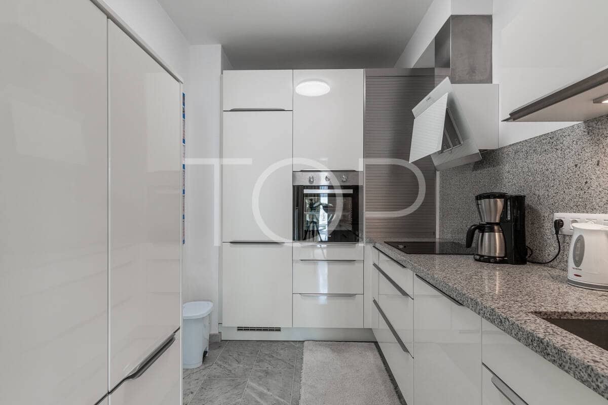 3 sypialnia Dom na sprzedaż w Chayofa z basenem garażem - 1 150 000 € (Ref: 9523647)