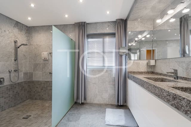 3 sypialnia Dom na sprzedaż w Chayofa, Arona z basenem garażem - 1 150 000 € (Ref: 9523647)