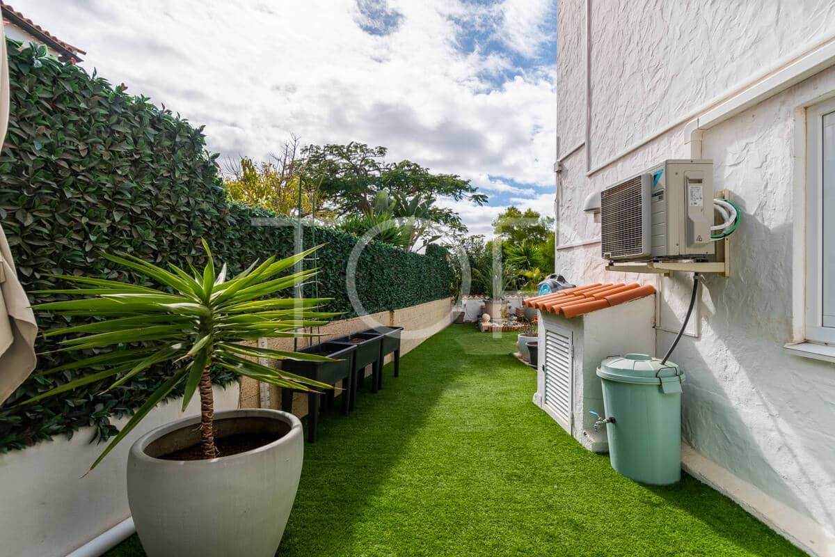 3 sypialnia Dom na sprzedaż w Chayofa z basenem garażem - 1 150 000 € (Ref: 9523647)