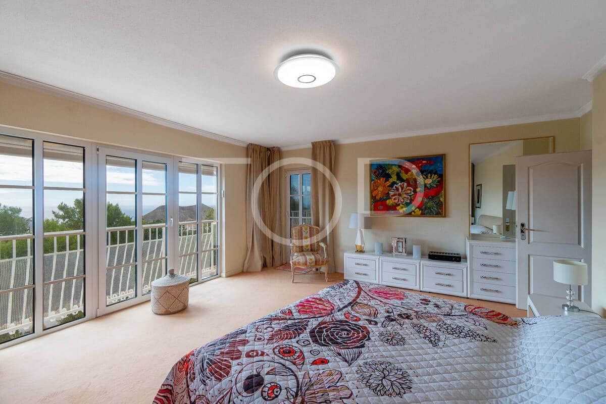 3 sypialnia Dom na sprzedaż w Chayofa z basenem garażem - 1 150 000 € (Ref: 9523647)