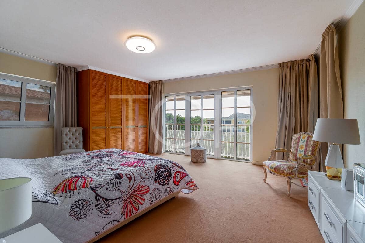 3 sypialnia Dom na sprzedaż w Chayofa z basenem garażem - 1 150 000 € (Ref: 9523647)