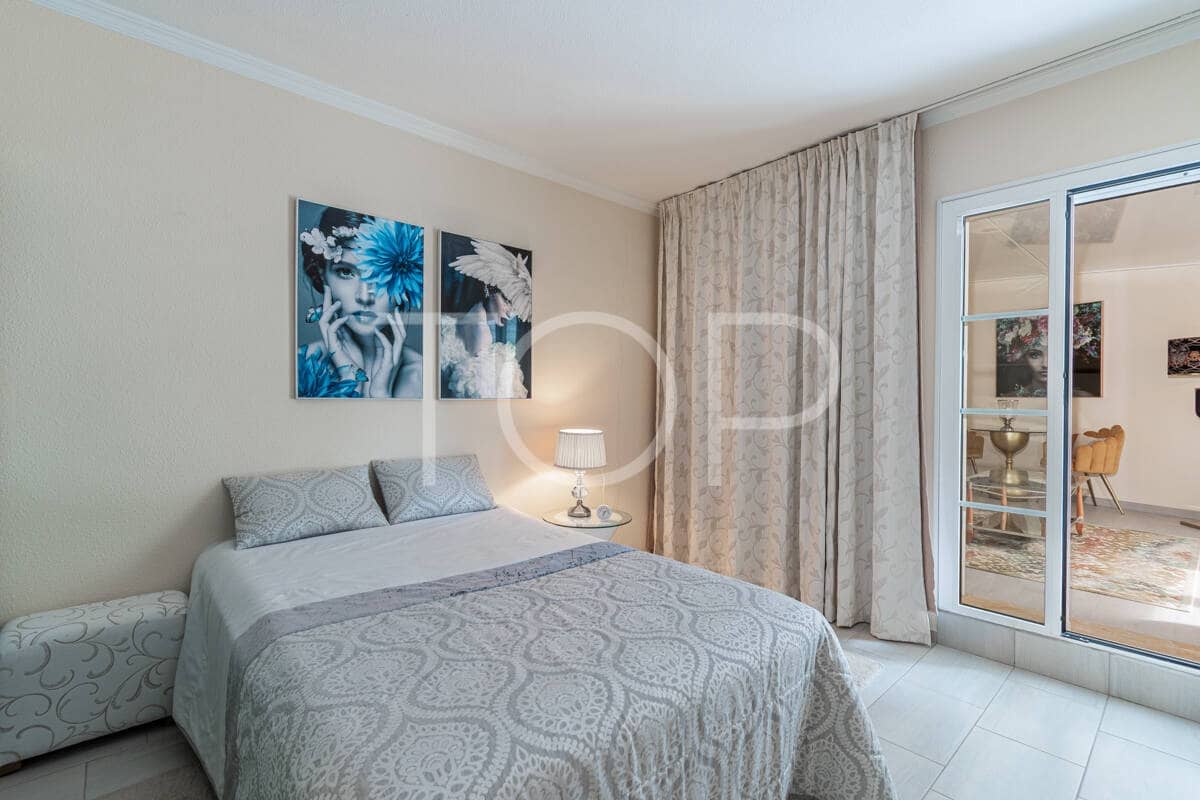 3 sypialnia Dom na sprzedaż w Chayofa z basenem garażem - 1 150 000 € (Ref: 9523647)