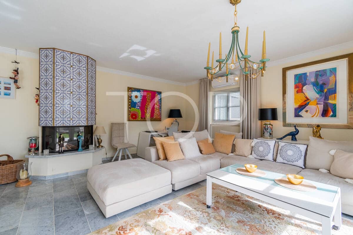 3 sypialnia Dom na sprzedaż w Chayofa z basenem garażem - 1 150 000 € (Ref: 9523647)