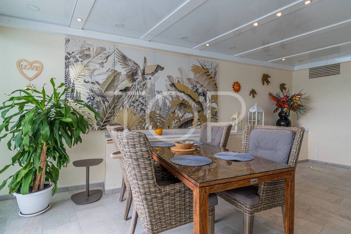 3 sypialnia Dom na sprzedaż w Chayofa z basenem garażem - 1 150 000 € (Ref: 9523647)