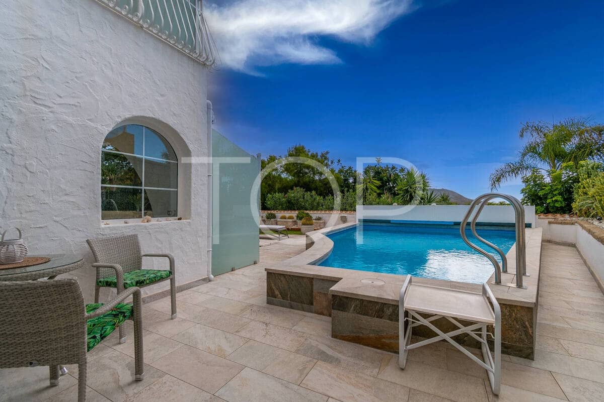 3 sypialnia Dom na sprzedaż w Chayofa z basenem garażem - 1 150 000 € (Ref: 9523647)