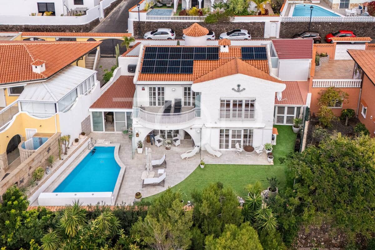 3 sypialnia Dom na sprzedaż w Chayofa z basenem garażem - 1 150 000 € (Ref: 9523647)