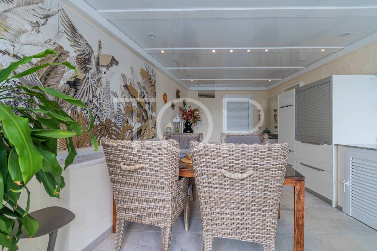 3 sypialnia Dom na sprzedaż w Chayofa z basenem garażem - 1 150 000 € (Ref: 9523647)