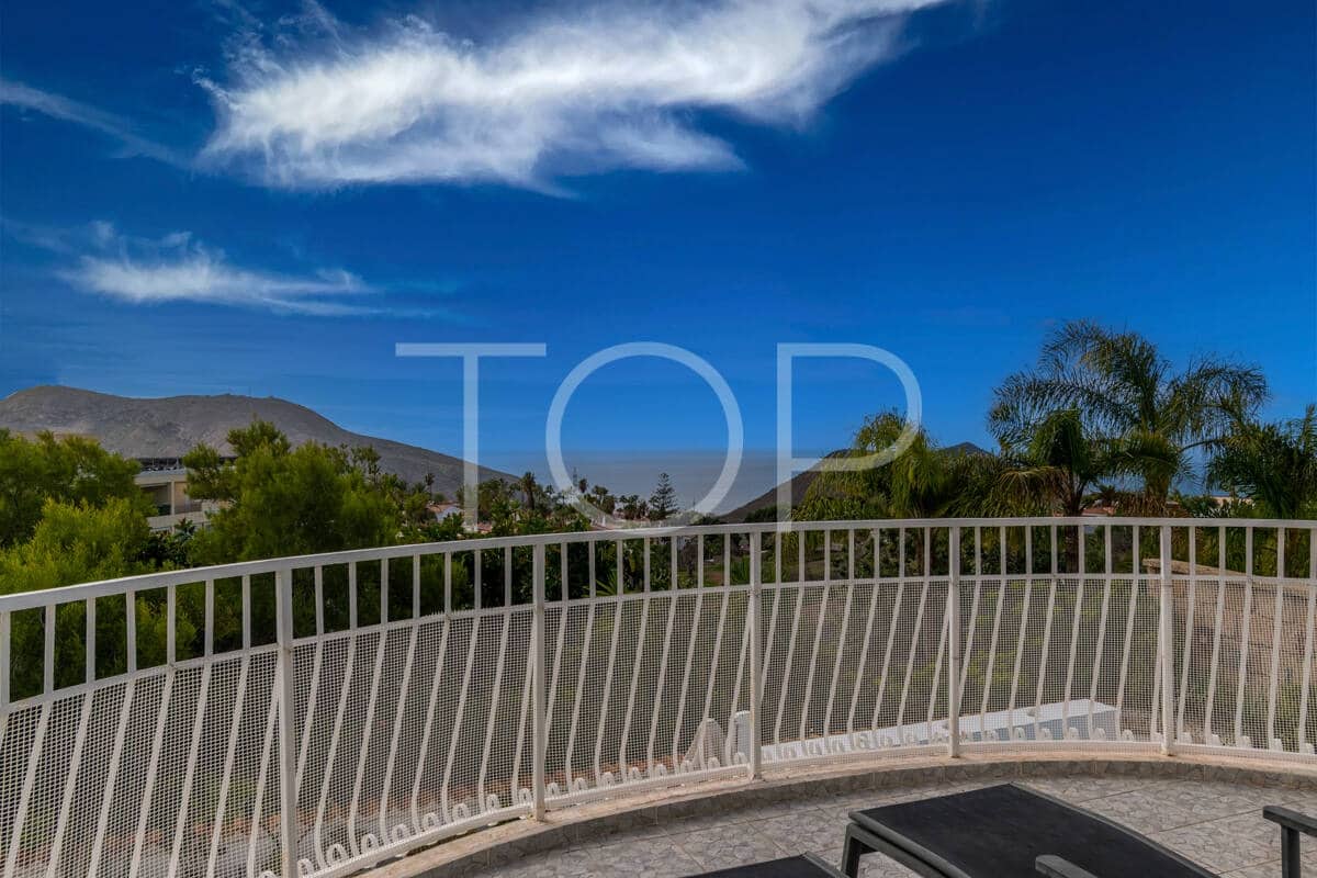 3 sypialnia Dom na sprzedaż w Chayofa z basenem garażem - 1 150 000 € (Ref: 9523647)