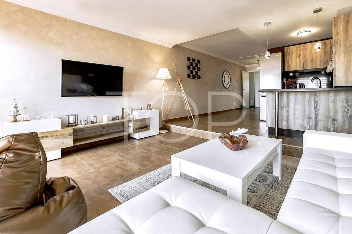 2 makuuhuone Kattohuoneisto myytävänä paikassa Costa Adeje mukana uima-altaan - 345 000 € (Ref: 9554267)