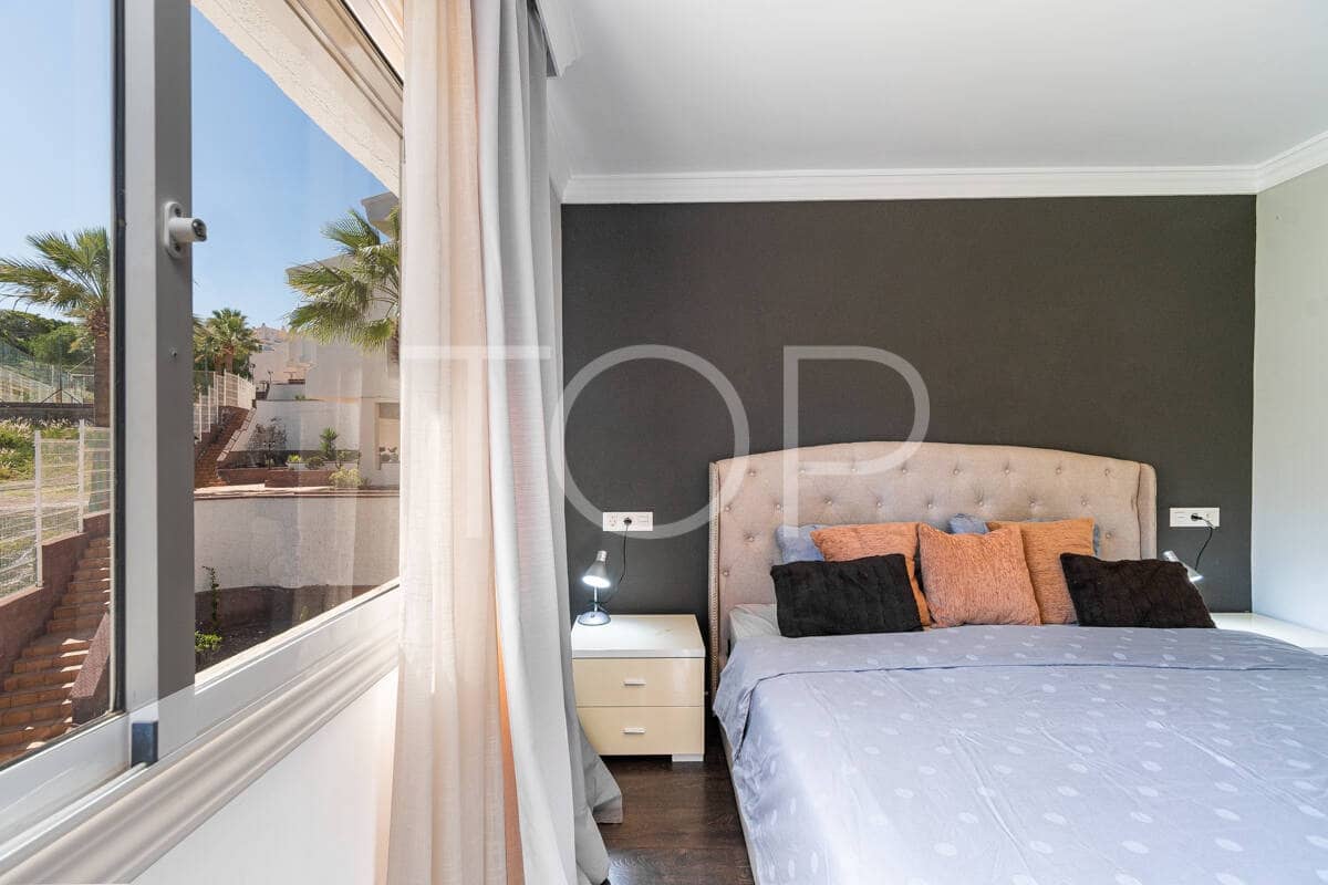 2 slaapkamer Penthouse te koop in Costa Adeje met zwembad - € 337.000 (Ref: 9554267)
