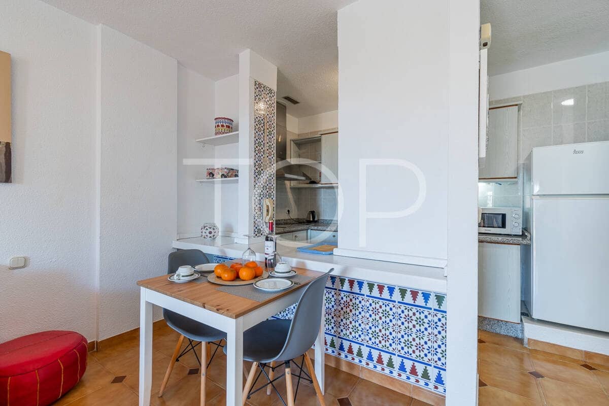 1 soverom Leilighet til salgs i Los Cristianos med svømmebasseng - € 370 000 (Ref: 9566777)