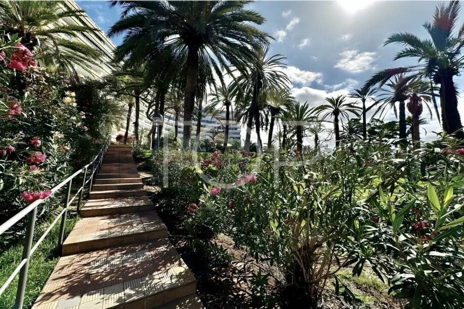 3 makuuhuone Asunto myytävänä paikassa Marazul mukana uima-altaan 
autotalli - 705 000 € (Ref: 9573420)