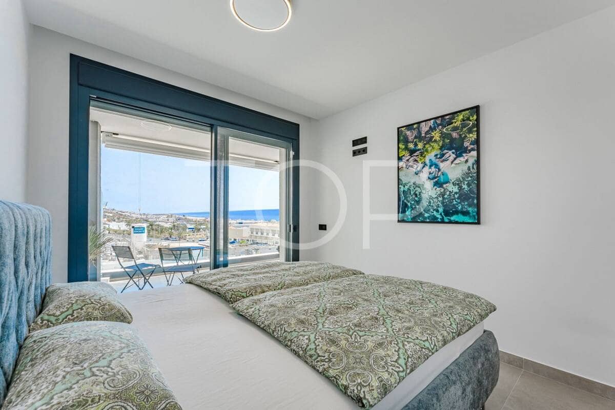 3 sypialnia Penthouse na sprzedaż w El Madronal z basenem garażem - 1 145 000 € (Ref: 9581280)