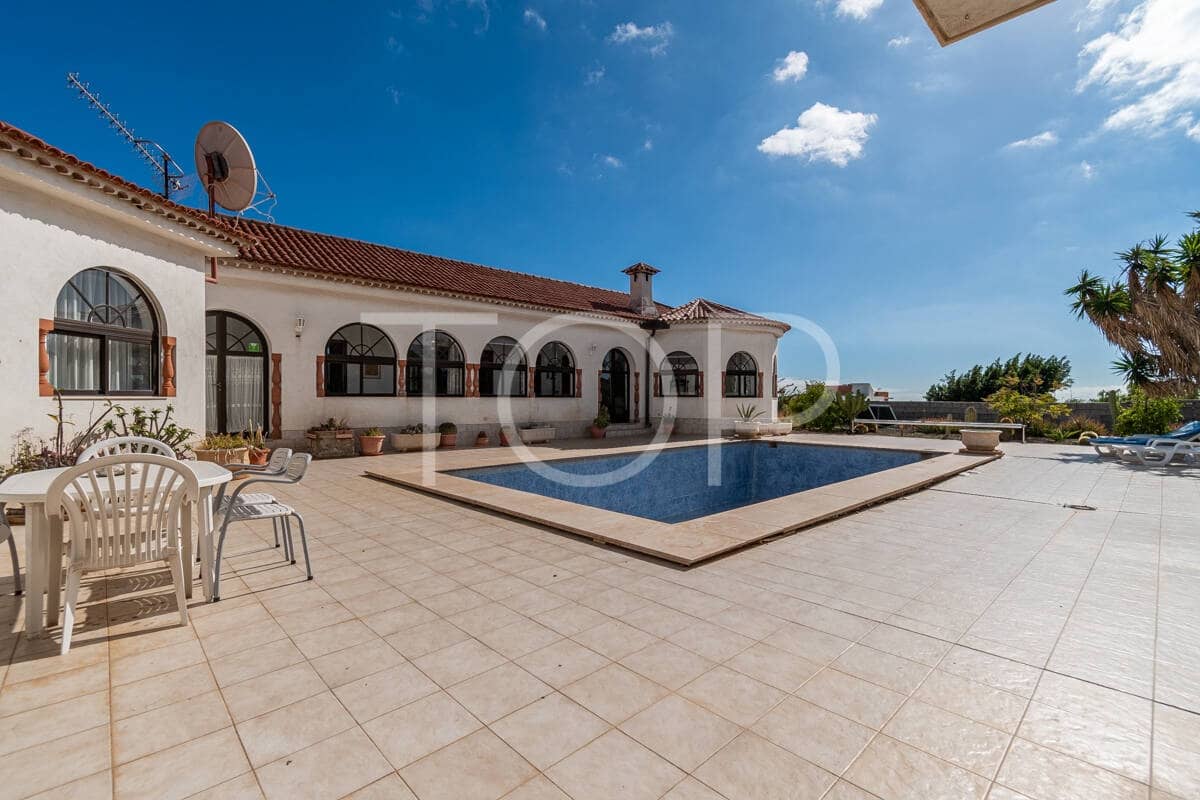 5 bedroom Villa for sale in San Isidro de Abona with pool garage - € 780,000 (Ref: 9610523)