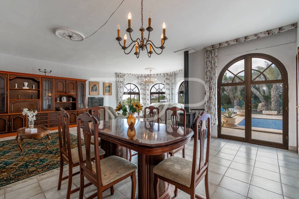 5 bedroom Villa for sale in San Isidro de Abona with pool garage - € 780,000 (Ref: 9610523)