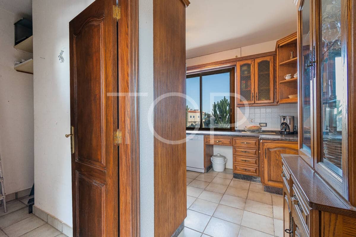 5 bedroom Villa for sale in San Isidro de Abona with pool garage - € 780,000 (Ref: 9610523)