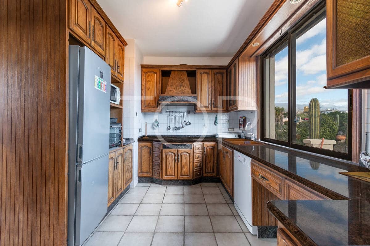 5 bedroom Villa for sale in San Isidro de Abona with pool garage - € 780,000 (Ref: 9610523)