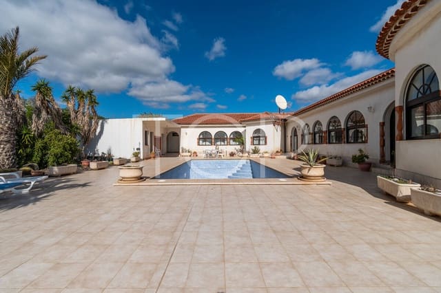 5 bedroom Villa for sale in San Isidro de Abona, Granadilla de Abona with pool garage - € 780,000 (Ref: 9610523)