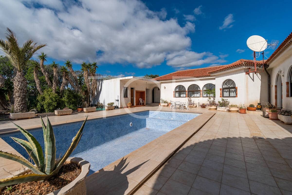 5 bedroom Villa for sale in San Isidro de Abona with pool garage - € 780,000 (Ref: 9610523)