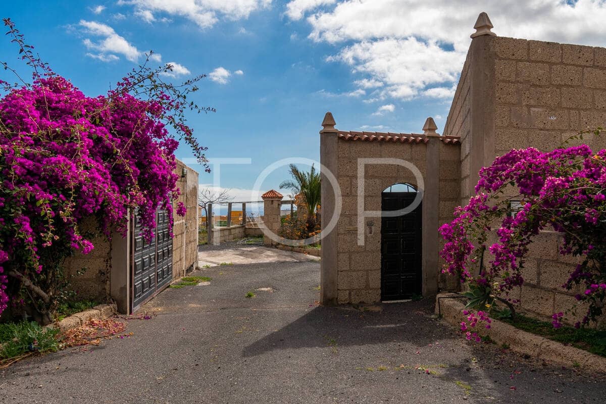 5 bedroom Villa for sale in San Isidro de Abona with pool garage - € 780,000 (Ref: 9610523)