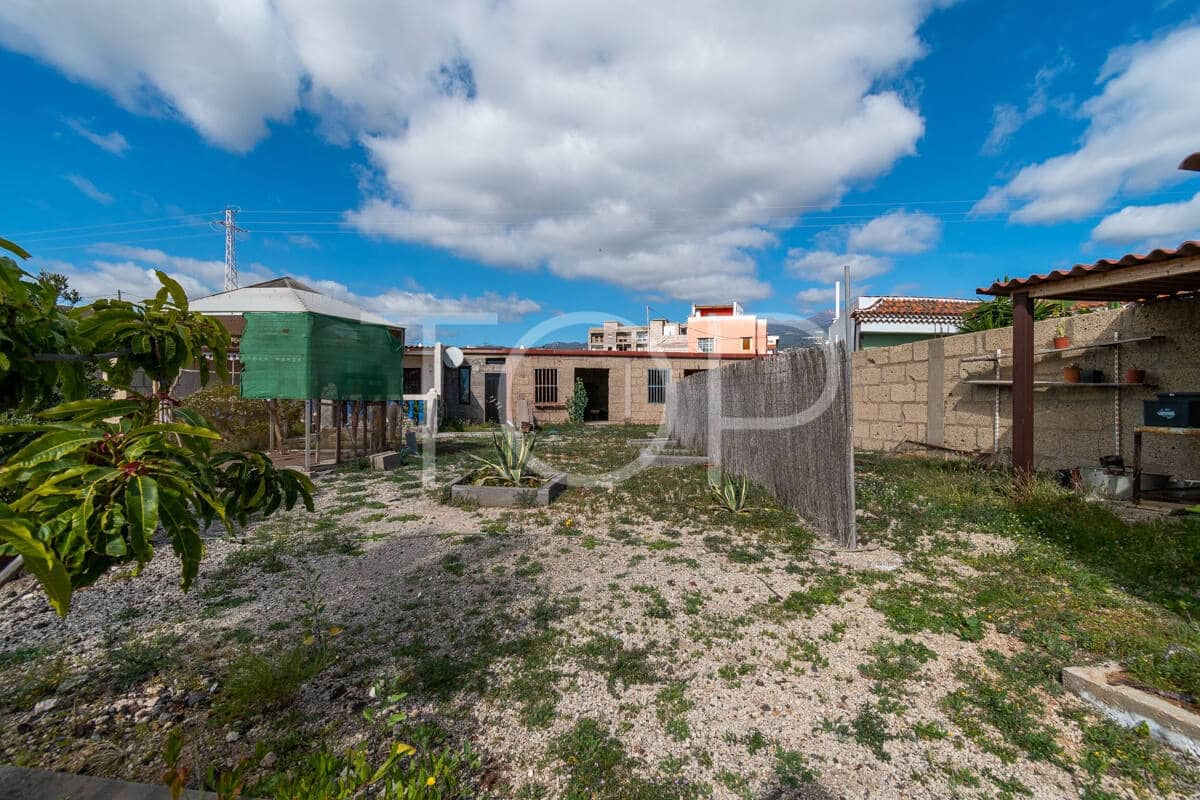 5 bedroom Villa for sale in San Isidro de Abona with pool garage - € 780,000 (Ref: 9610523)