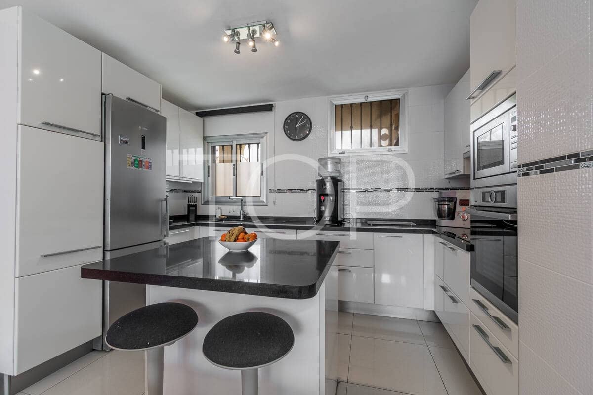 3 bedroom Penthouse for sale in Adeje - € 590,000 (Ref: 9618715)