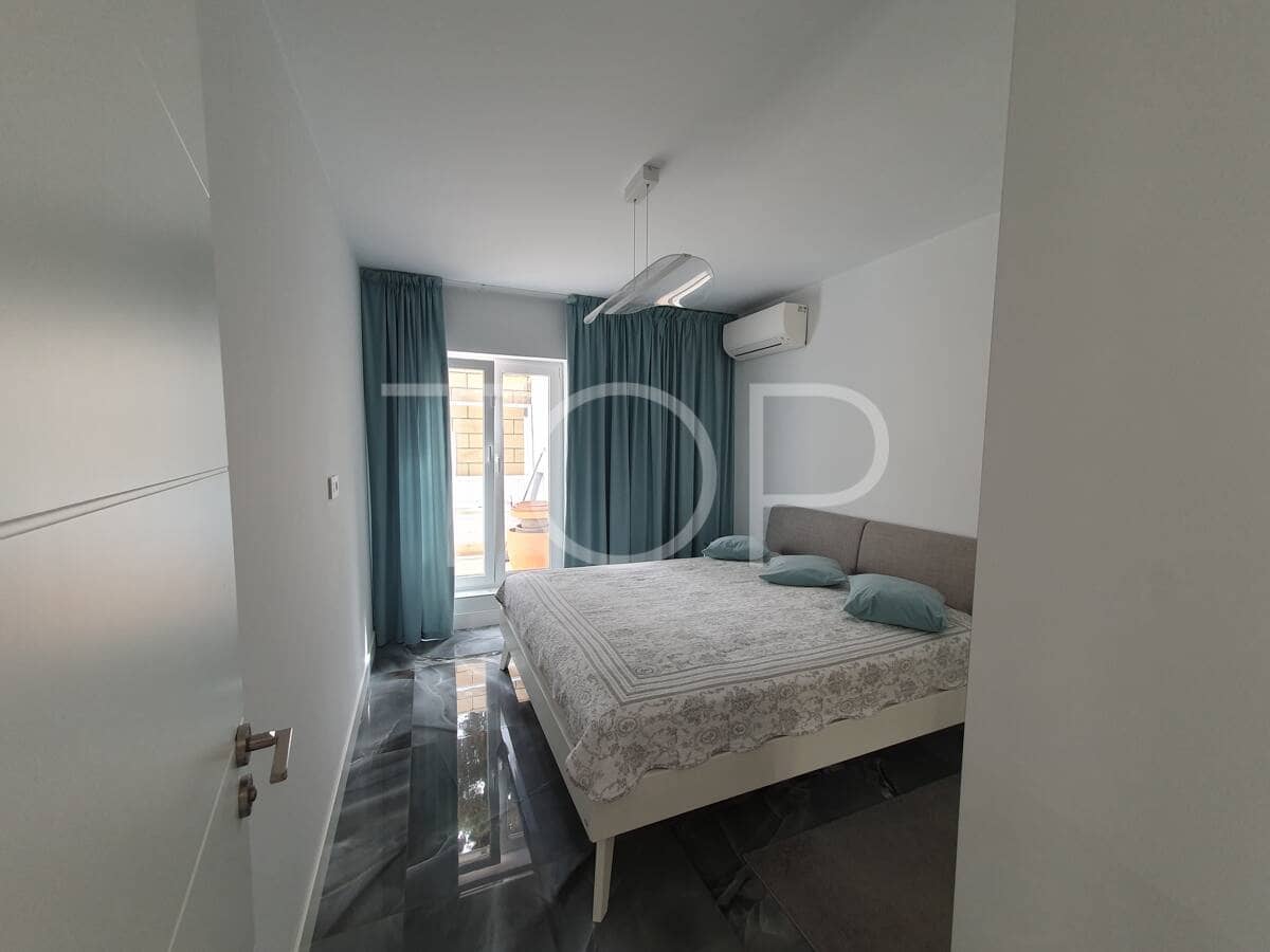 4 bedroom Villa for sale in Playa del Duque with pool - € 2,100,000 (Ref: 9624260)