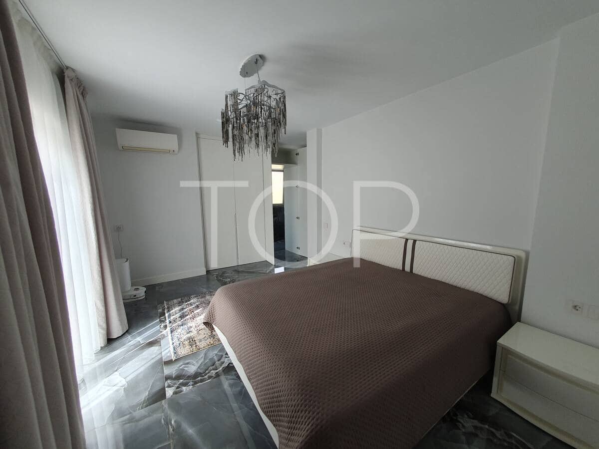 4 bedroom Villa for sale in Playa del Duque with pool - € 2,100,000 (Ref: 9624260)