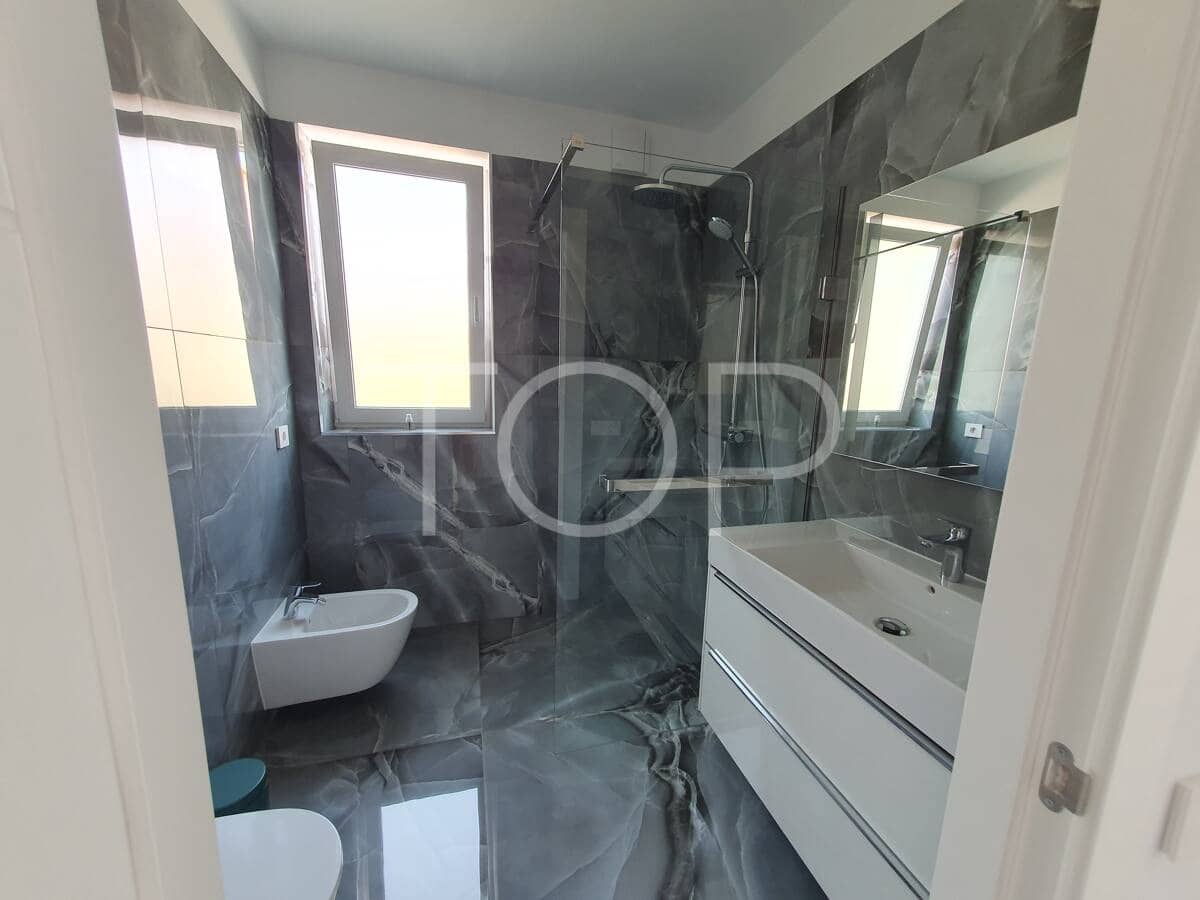 4 bedroom Villa for sale in Playa del Duque with pool - € 2,100,000 (Ref: 9624260)